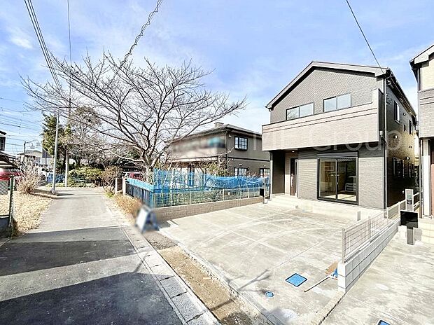 〜Exterior〜　前面道路：南 3.74m 公道　前面道路は閑静な住宅地をはしる車通りの少ない道路。駐車の出し入れもらくらくです！ご不明点・現地見学のご希望は、お気軽にお問い合わせください！