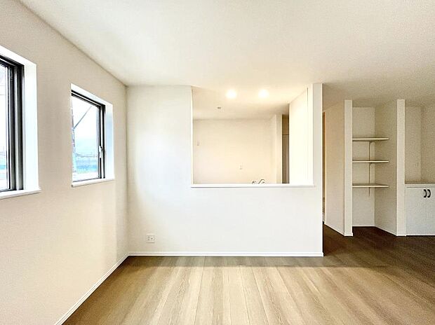 ◆A号棟◆~Kitchen~ 「さぁ今日は何を作ろう」こんなキッチンなら思いっきり料理ができちゃいます。キッチンからはリビングが一望できます。家族がつながるお家がここにございます。