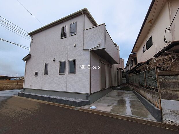 ◆A号棟◆~Exterior~ 角地により陽当り・風通し良好です。うららかな陽射しがどのお部屋にも降り注ぎますように、快適さを追求した間取設計。生活を恵みの豊かな永住の地へと変えてくれます。