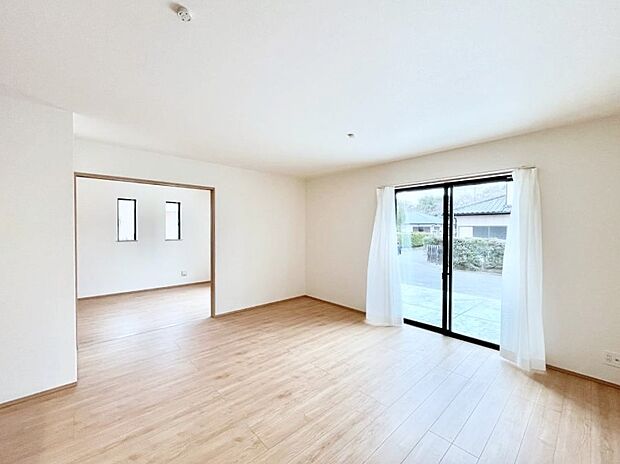 家族団らんの時間も増えそうなくつろぎのリビングダイニング。