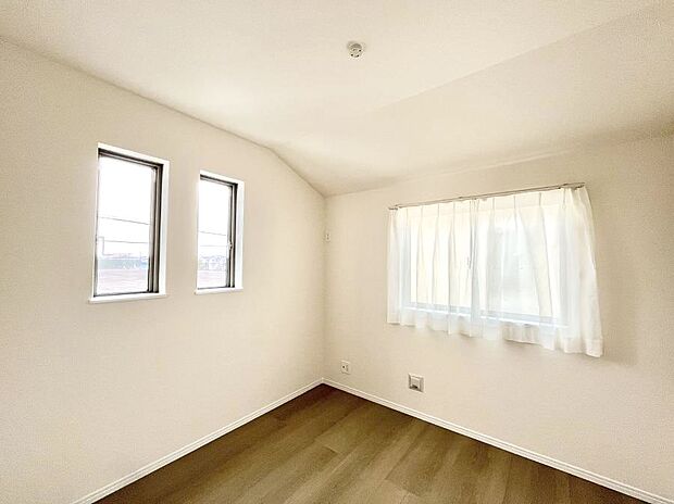◆B号棟◆~Bed Room~ 子供部屋はお子様にとって大変重な役割があります。子供一人で過ごす空間を与えることで、宿題や勉強時間も自然と増えまた自ら部屋の片付けや掃除なども促すことに繋がります。