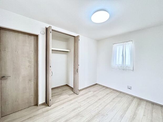◆A号棟◆~Bed Room~ 子供部屋はお子様にとって大変重な役割があります。子供一人で過ごす空間を与えることで、宿題や勉強時間も自然と増えまた自ら部屋の片付けや掃除なども促すことに繋がります。
