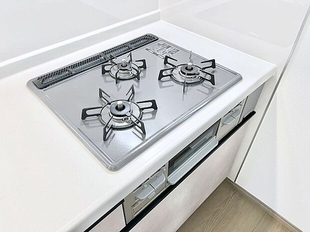 ◆B号棟◆ガスコンロはSiセンサー搭載。火力調節や焦げ付き・消し忘れも防いでくれます。