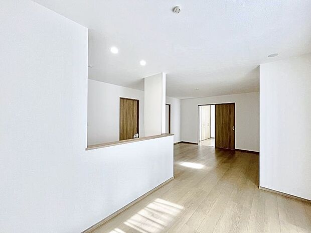 ◆B号棟◆~Living~ ここにはみんなが集い、食事と楽しい会話が始まる。話に夢中になりすぎて、ついつい時を忘れ夜半過ぎになってしまう。そんな束の間の幸せを感じさせてくれる場所でありたい。