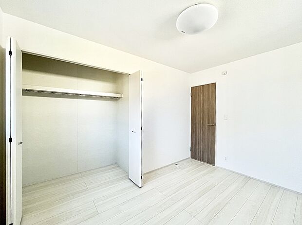 ◆A号棟◆〜Bed Room〜　子供部屋はお子様にとって大変重な役割があります。子供一人で過ごす空間を与えることで、宿題や勉強時間も自然と増えまた自ら部屋の片付けや掃除なども促すことに繋がります。