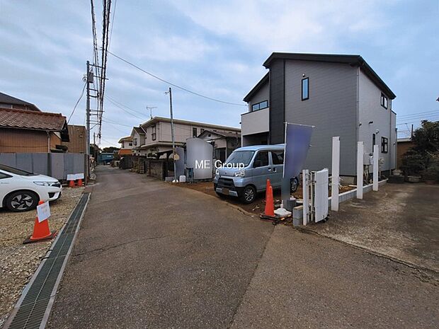 ~Exterior~ 前面道路:北東 4m 公道 JR総武本線「四街道」駅徒歩10分!駅近の利便性と豊かな自然を享受する住環境のもと、彩り豊かな快適な暮らしは家族を笑顔にしてくれそうです。