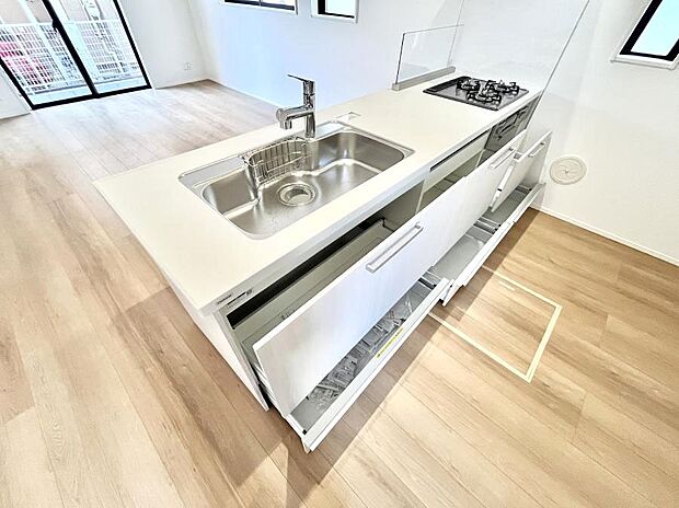 使いやすさを優先したスライド式収納タイプ!