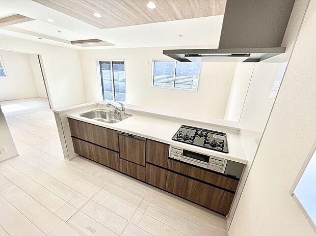 料理をしながらでもご家族との会話を楽しめる対面キッチン