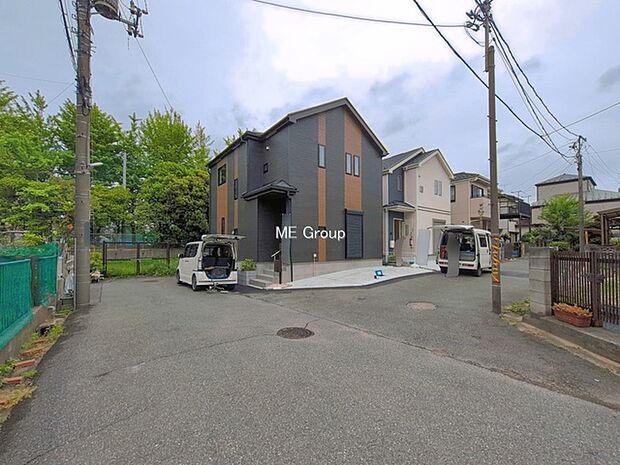 ~Exterior~ 前面道路は閑静な住宅地をはしる車通りの少ない道路。駐車の出し入れもらくらくです!ご不明点・現地見学のご希望は、お気軽にお問い合わせください!