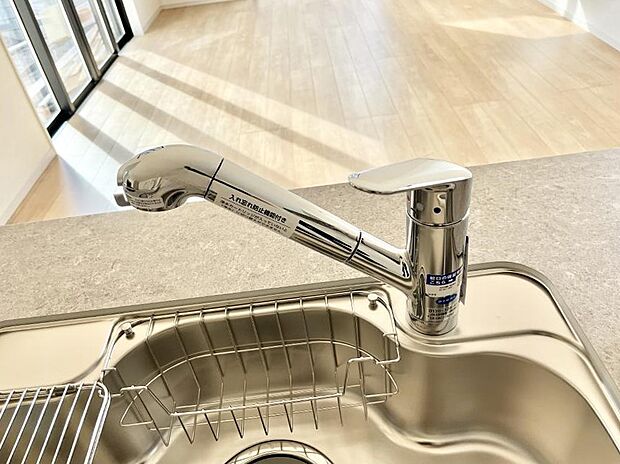 いつでも清潔なおいしいお水を。一つの水栓で水道水と浄水を使い分け。