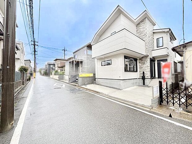~Exterior~ 四季を通じて自然と触れ合えるスポットが多く、お散歩やジョギング、週末のご家族での遊びに最適です。開放感とゆとりに包まれた理想の住まいがここにあります。