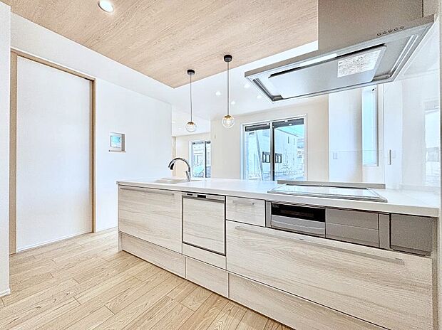 料理をしながらご家族との会話を楽しめる対面カウンターキッチン