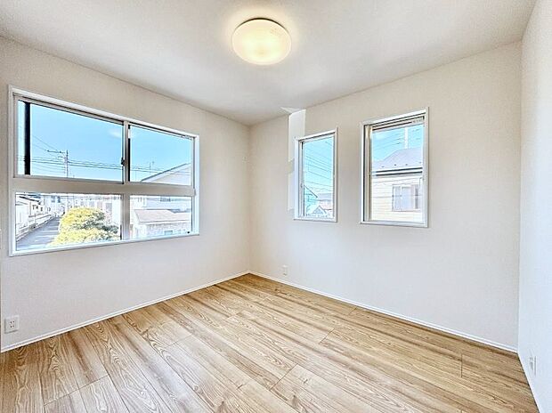 2面採光なので、明るく風通しも良く心地良い生活が送れます。