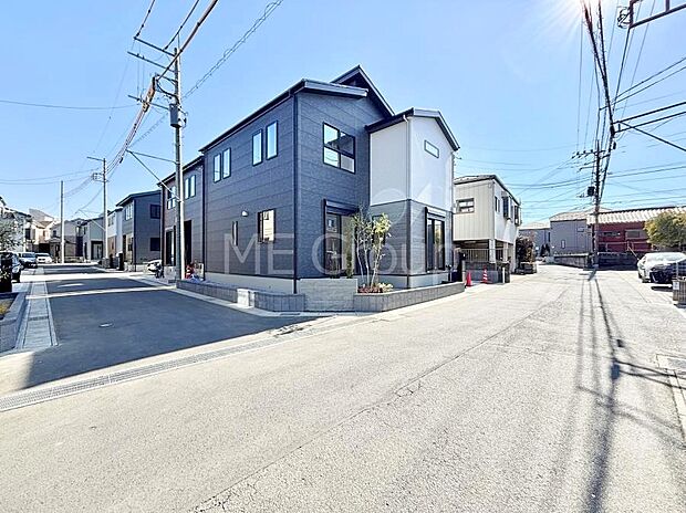 角地なので日当たりも良く、お家が堂々として見えます。