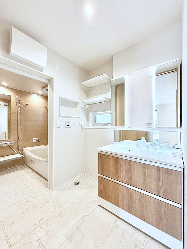 清潔感のある快適空間です。毎日の身支度も気持ち良くお使い頂けます