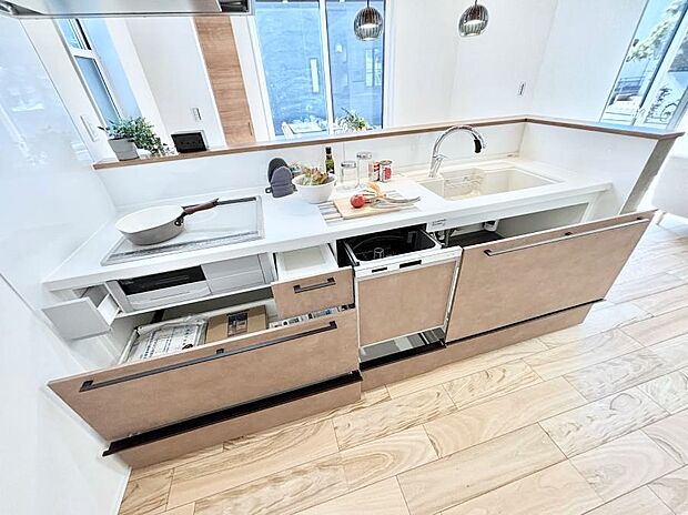 使いやすさを優先したスライド式収納タイプ!