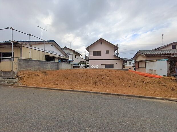 〜Exterior〜　閑静な住宅地で子育て家族にピッタリ。毎日のお散歩も快適な緑に恵まれたエリアで、自然に包まれた穏やかな暮らしを実現するための、ゆとりある住環境が整っています。