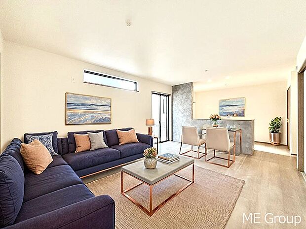 ご家族の賑やかな話し声で包まれる明るいリビング  ※家具はCGです