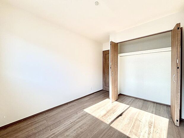 子供部屋にもおすすめな収納スペースたっぷりの居室