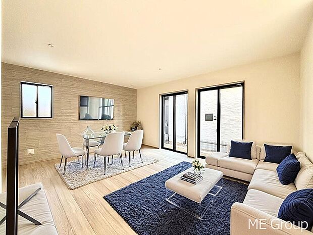 ◆2-1号棟◆〜Living〜　家族の会話や笑顔が行き交うリビングです。大きなソファやダイニングテーブルでゆったり食事をしたりくつろぎたい♪そんな夢が叶えられる空間です！※家具はCGです