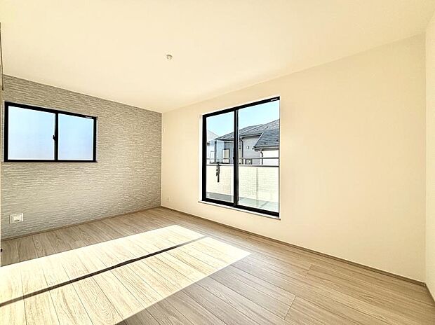 ◆2-1号棟◆〜Bed Room〜  「今日も一日お疲れ様」とご夫婦でゆったりくつろげる寝室。毎日の家事やお仕事に疲れた日はフカフカのベットで癒されてください。本棚をおいても快適な広さが自慢♪