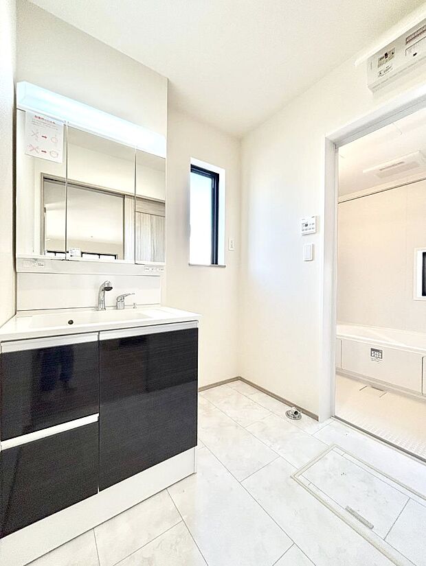 清潔感のある快適空間です。毎日の身支度も気持ち良くお使い頂けます。 