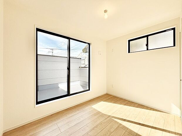 ◆1号棟◆~Bed Room~ 子供部屋はお子様にとって大変重な役割があります。子供一人で過ごす空間を与えることで、宿題や勉強時間も自然と増えまた自ら部屋の片付けや掃除なども促すことに繋がります。