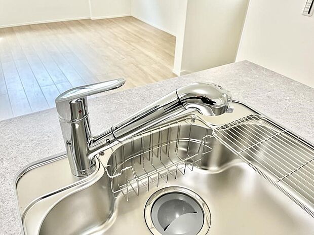 浄水器一体型のキッチンで洗い物用・料理用と切り替え簡単！