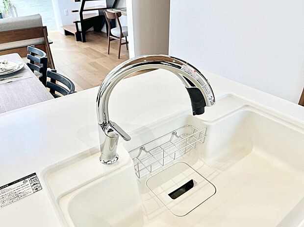 浄水器一体型のキッチンで洗い物用・料理用と切り替え簡単！
