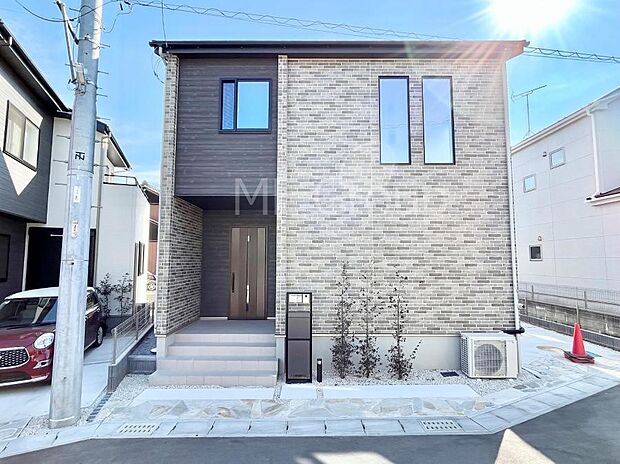 ◆5号棟◆~Exterior~ 閑静な住宅地で子育て家族にピッタリ。 毎日のお散歩も快適な緑に恵まれたエリアで、自然に包まれた穏やかな暮らしを実現するための、ゆとりある住環境が整っています。