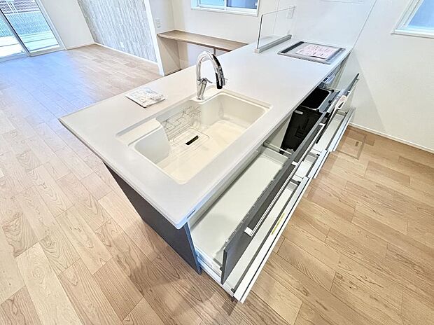 使いやすさを優先したスライド式収納タイプ!