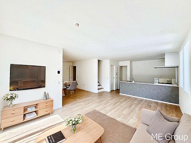 リビングには床暖房採用。ワンランク上の心地よい空間 ※家具はCGです