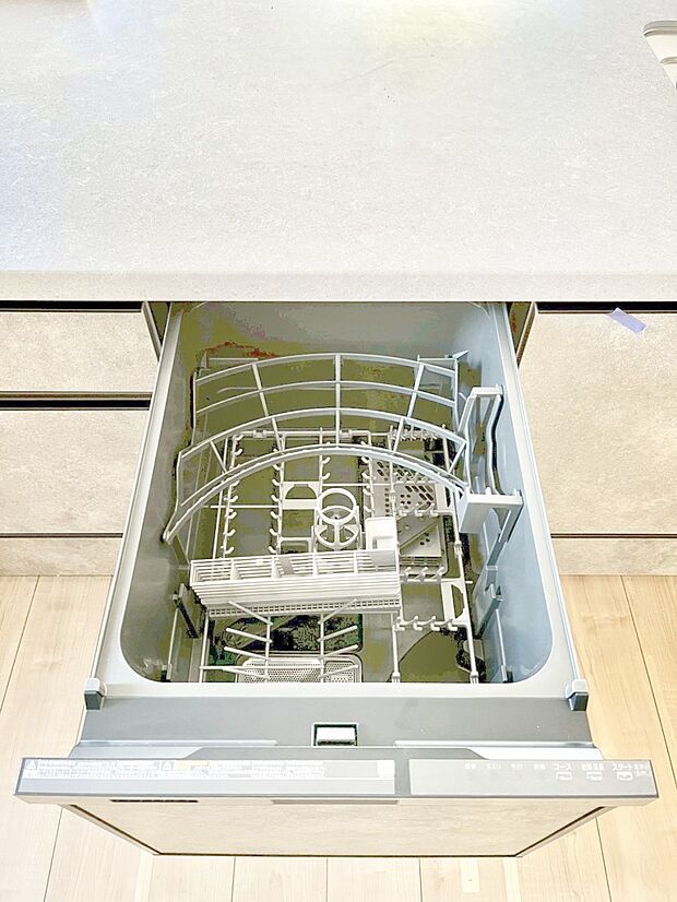 面倒なお片づけは食洗機にお任せ！家事の負担が減って、時間にも気持ちにもゆとりができます。