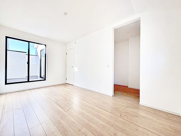 ウォークインクローゼットがあるお部屋!季節ごとの入れ替えも不要で便利です。