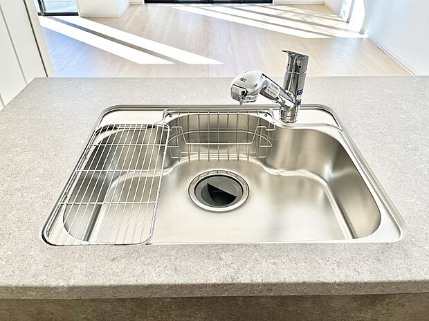 いつでも清潔なおいしいお水を。一つの水栓で水道水と浄水を使い分け。