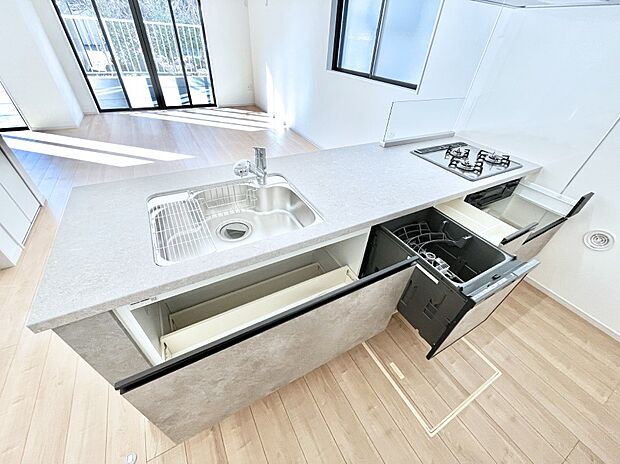 使いやすさを優先したスライド式収納タイプ!