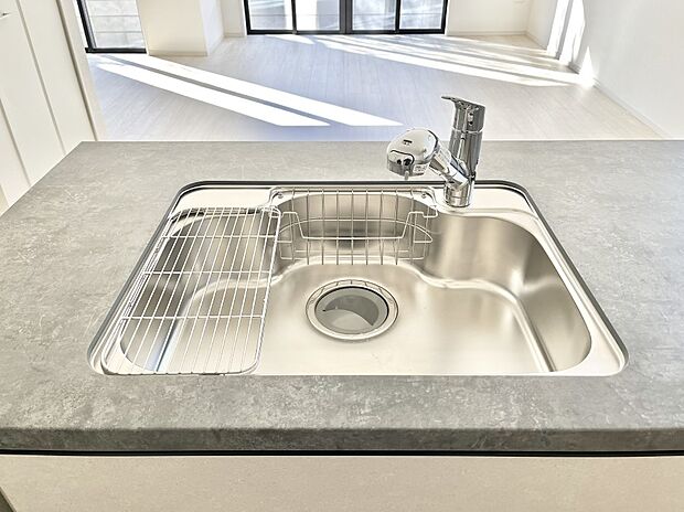 いつでも清潔なおいしいお水を。一つの水栓で水道水と浄水を使い分け。