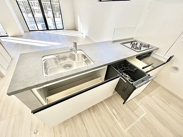 使いやすさを優先したスライド式収納タイプ！