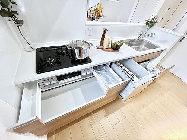 使いやすさを優先したスライド式収納タイプ!