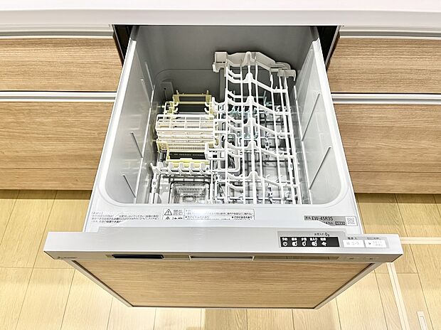 面倒なお片づけは食洗機にお任せ！家事の負担が減って、時間にも気持ちにもゆとりができます。