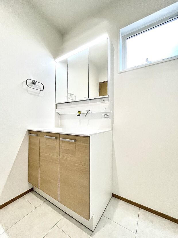 清潔感のある快適空間です。毎日の身支度も気持ち良くお使い頂けます。