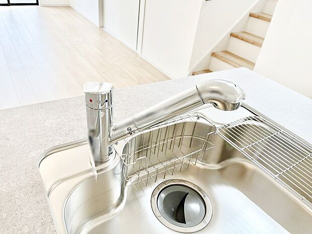 いつでも清潔なおいしいお水を。一つの水栓で水道水と浄水を使い分け。