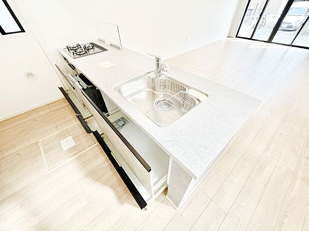 使いやすさを優先したスライド式収納タイプ!