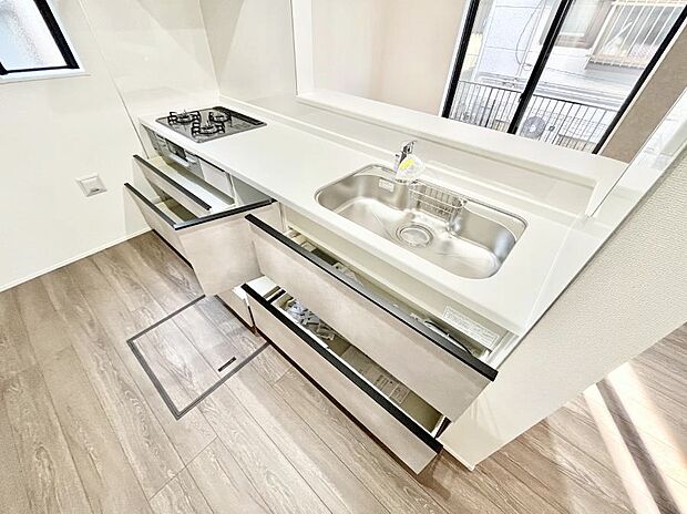 使いやすさを優先したスライド式収納タイプ！