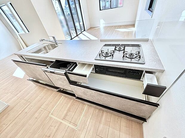 使いやすさを優先したスライド式収納タイプ!