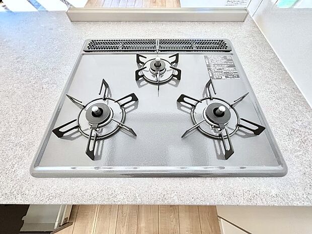 ガスコンロはSiセンサー搭載。火力調節や焦げ付き・消し忘れも防いでくれます。