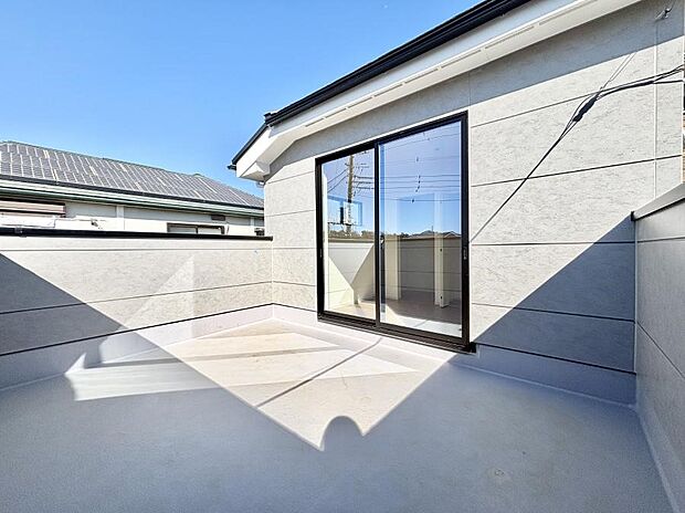 ゆったりバルコニーだから沢山お洗濯ものを干せます。