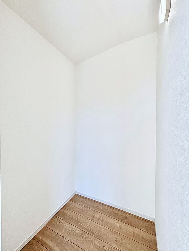 ウォークインクローゼットの活用で生活空間スッキリ