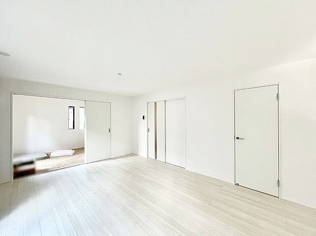 家族団らんの時間も増えそうなくつろぎのリビングダイニング。