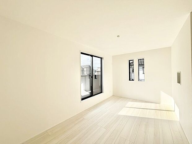 明るいバルコニーサイドに洋室を設置。目覚めの良い寝室に。